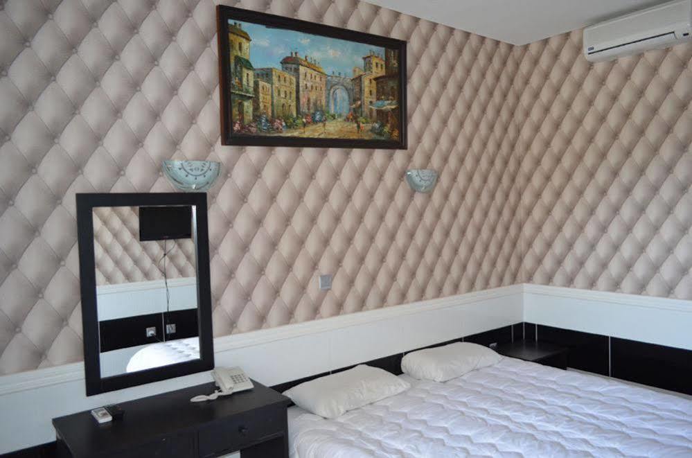 Hotel Vergi Oroklini Buitenkant foto