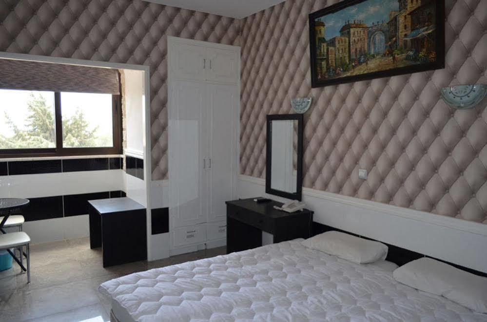 Hotel Vergi Oroklini Buitenkant foto